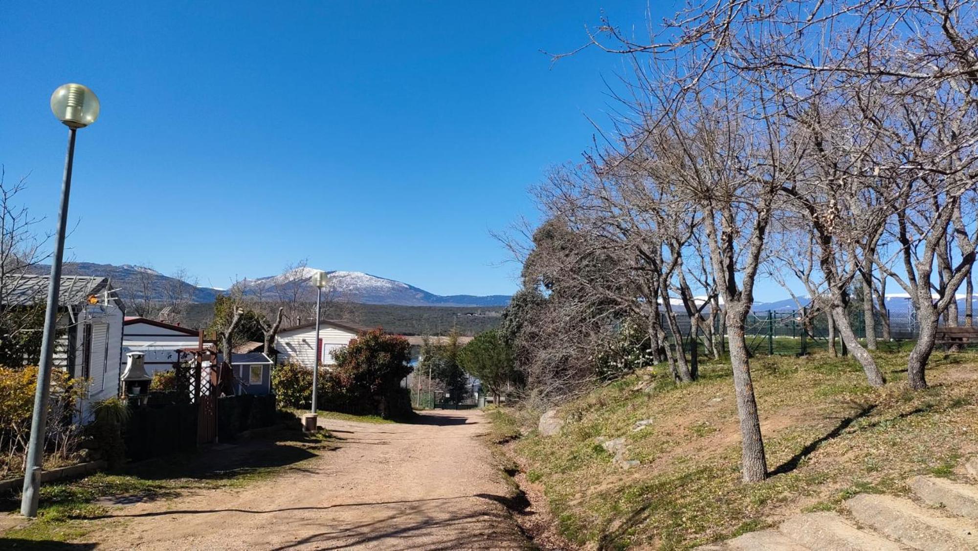 Camping De Cervera De Buitrago Екстериор снимка
