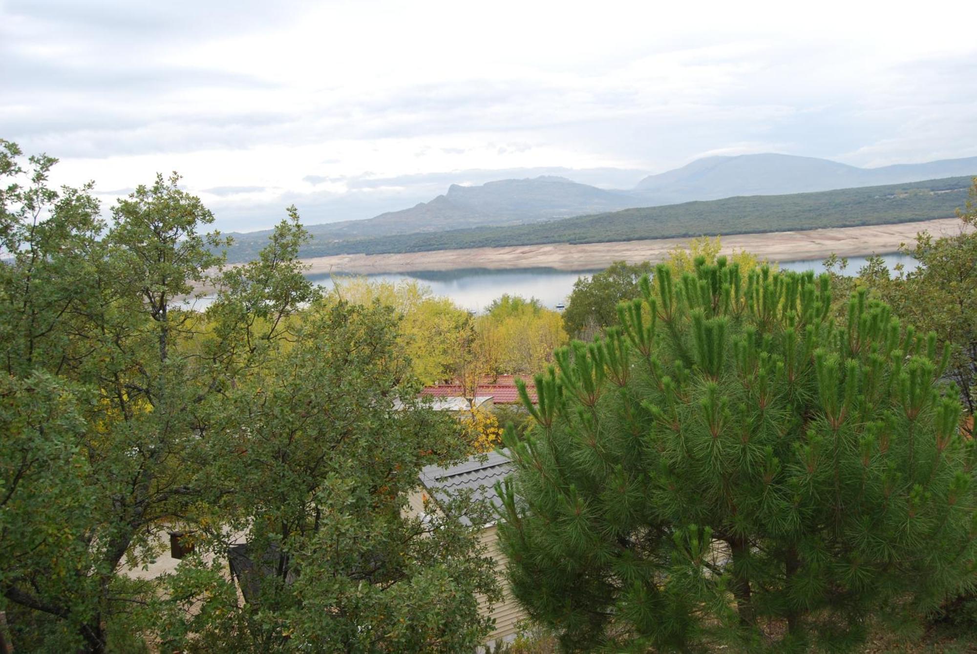 Camping De Cervera De Buitrago Екстериор снимка