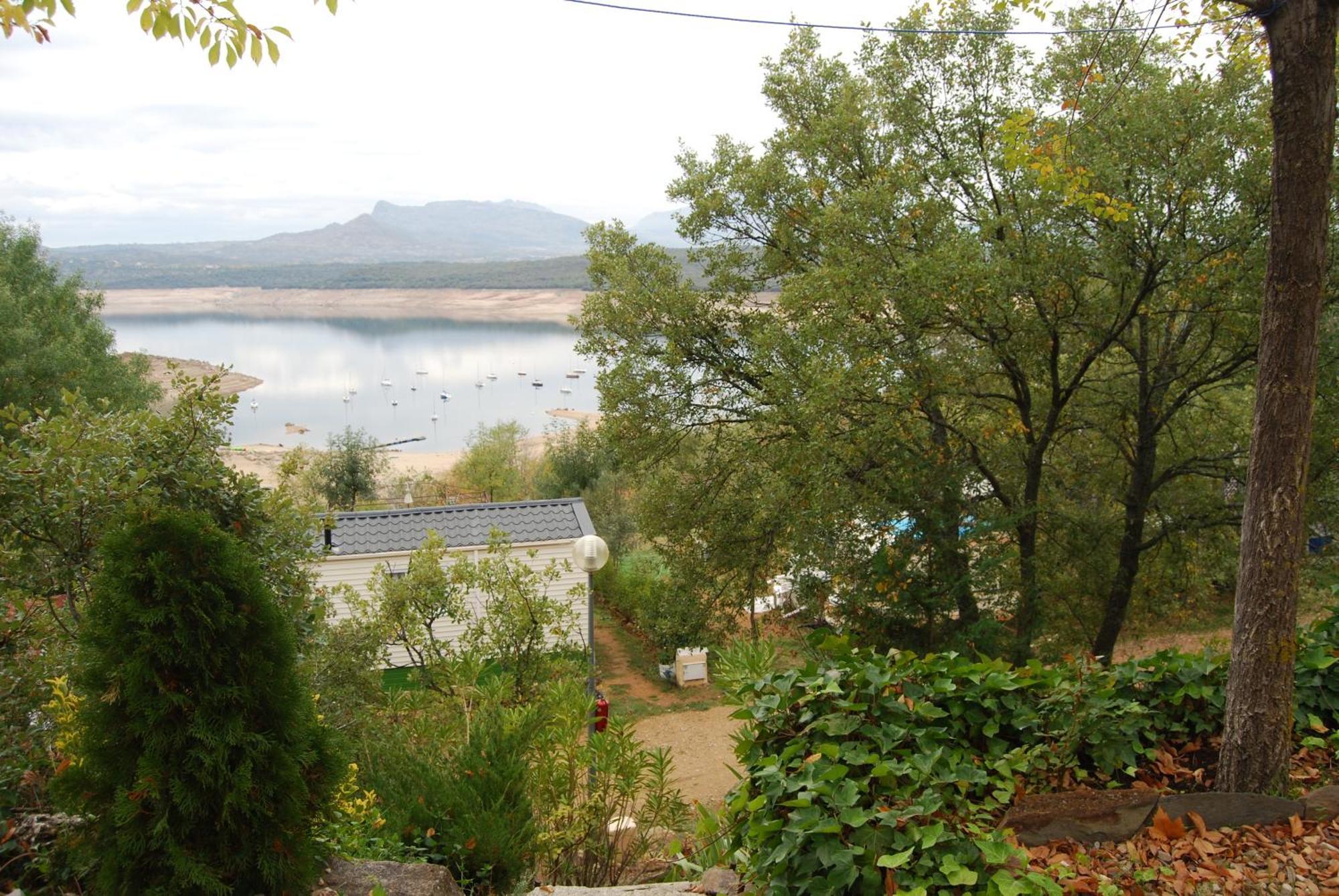 Camping De Cervera De Buitrago Екстериор снимка