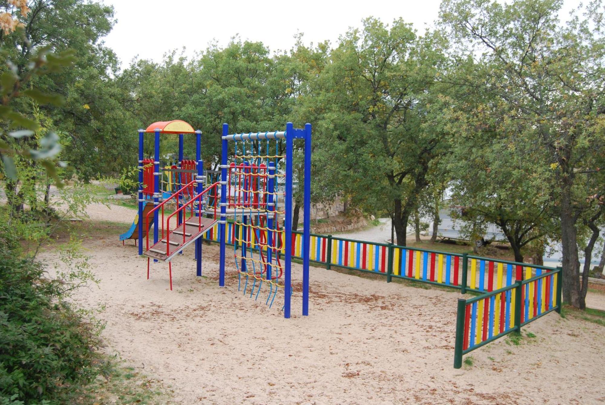 Camping De Cervera De Buitrago Екстериор снимка