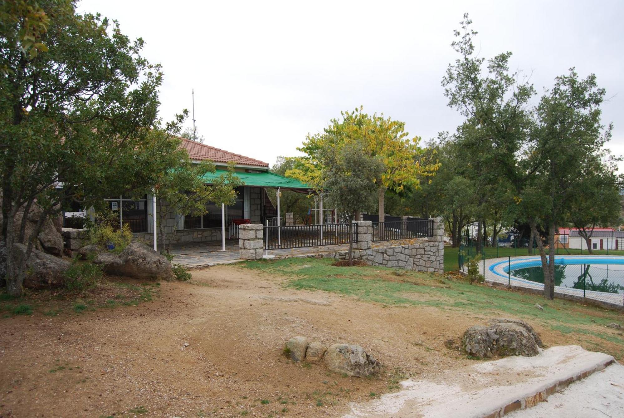 Camping De Cervera De Buitrago Екстериор снимка